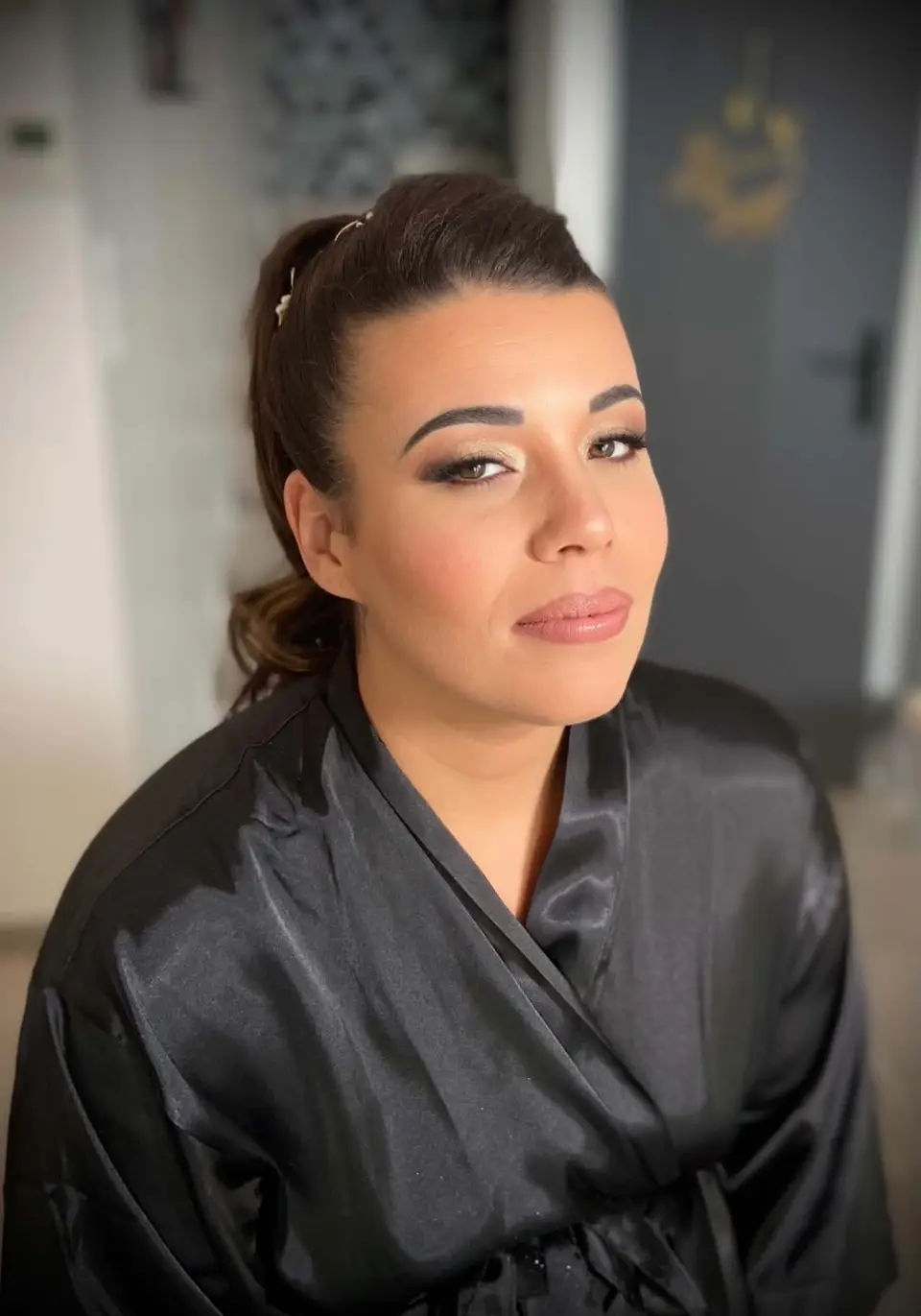 Teint velouté et rouge à lèvres nude soigné
