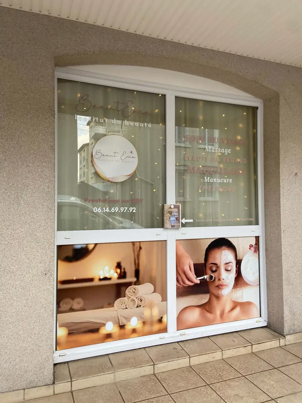 La vitrine de Beaut’Ema, rue de la République à Villars